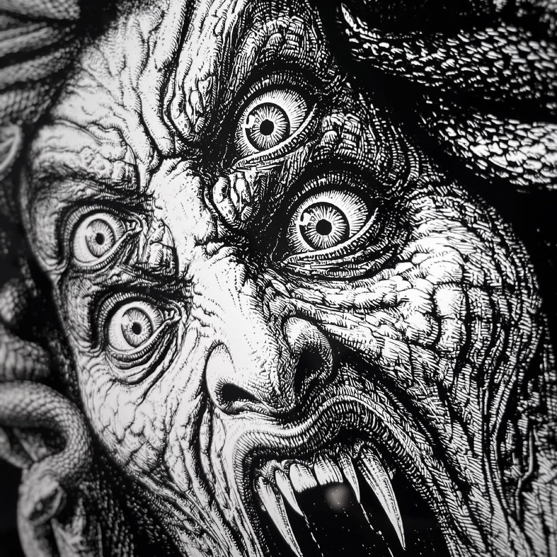 El dibujo original de Medusa a tinta sobre papel, antes de convertirse en estampado