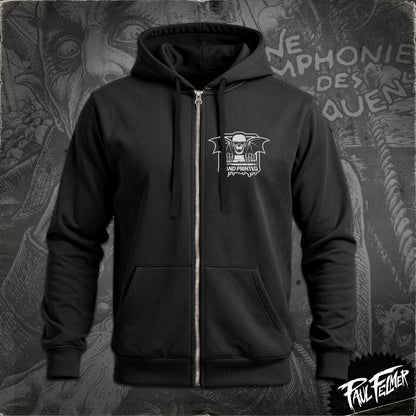 Polerón hoodie con cierre Nosferatu de Paul Felmer, vista delantera con el logo Hand Printed intervenido especialmente para este diseño en blanco sobre el pecho, algodón negro con cierre y capucha