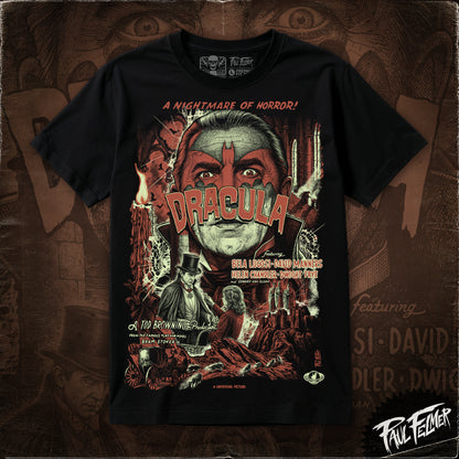 Polera Lugosi como Drácula de Paul Felmer, ilustración estilo afiche Universal Pictures de Drácula (1931) de Tod Browning, serigrafía artesanal a dos tintas (rojo sangre y blanco hueso) sobre algodón negro, vista frontal sobre fondo de textura del diseño